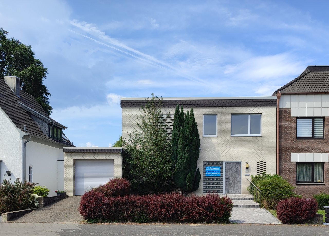 SANREALTY | VERKAUFT | Großzügiges Einfamilienhaus in gefragter Lage von Düren-Rölsdorf