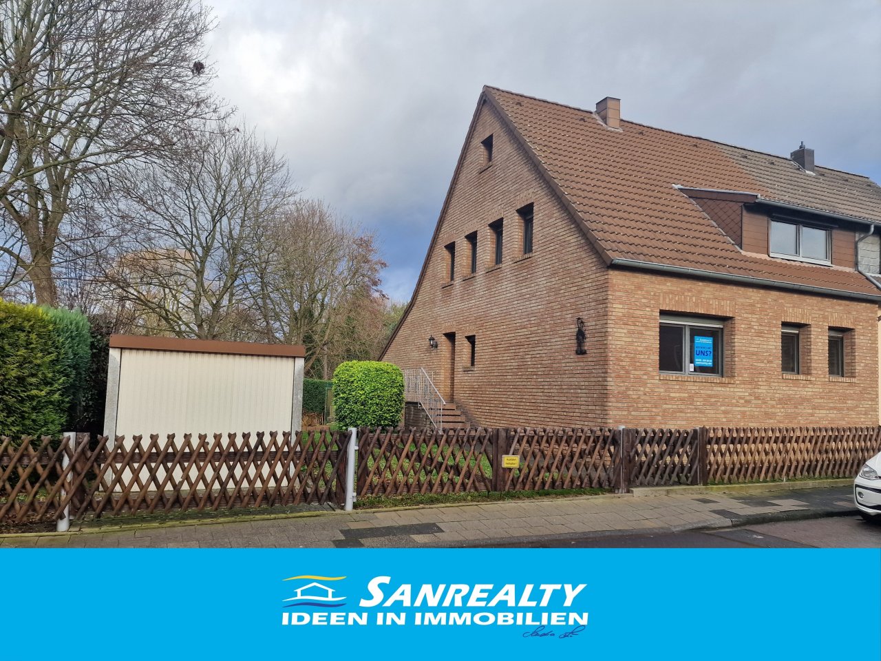 SANREALTY | VERKAUFT | Einfamilienhaus mit Garage, großem Stellplatz und Garten, direkt am Merzbach gelegen