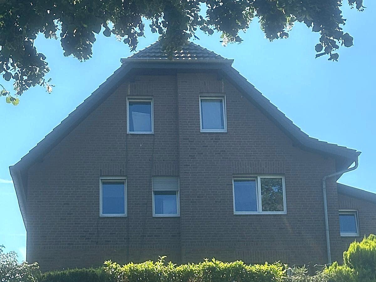 SANREALTY | Zweiparteienhaus mit separaten Eingängen, Garten und Garage in Eschweiler-Pumpe-Stich