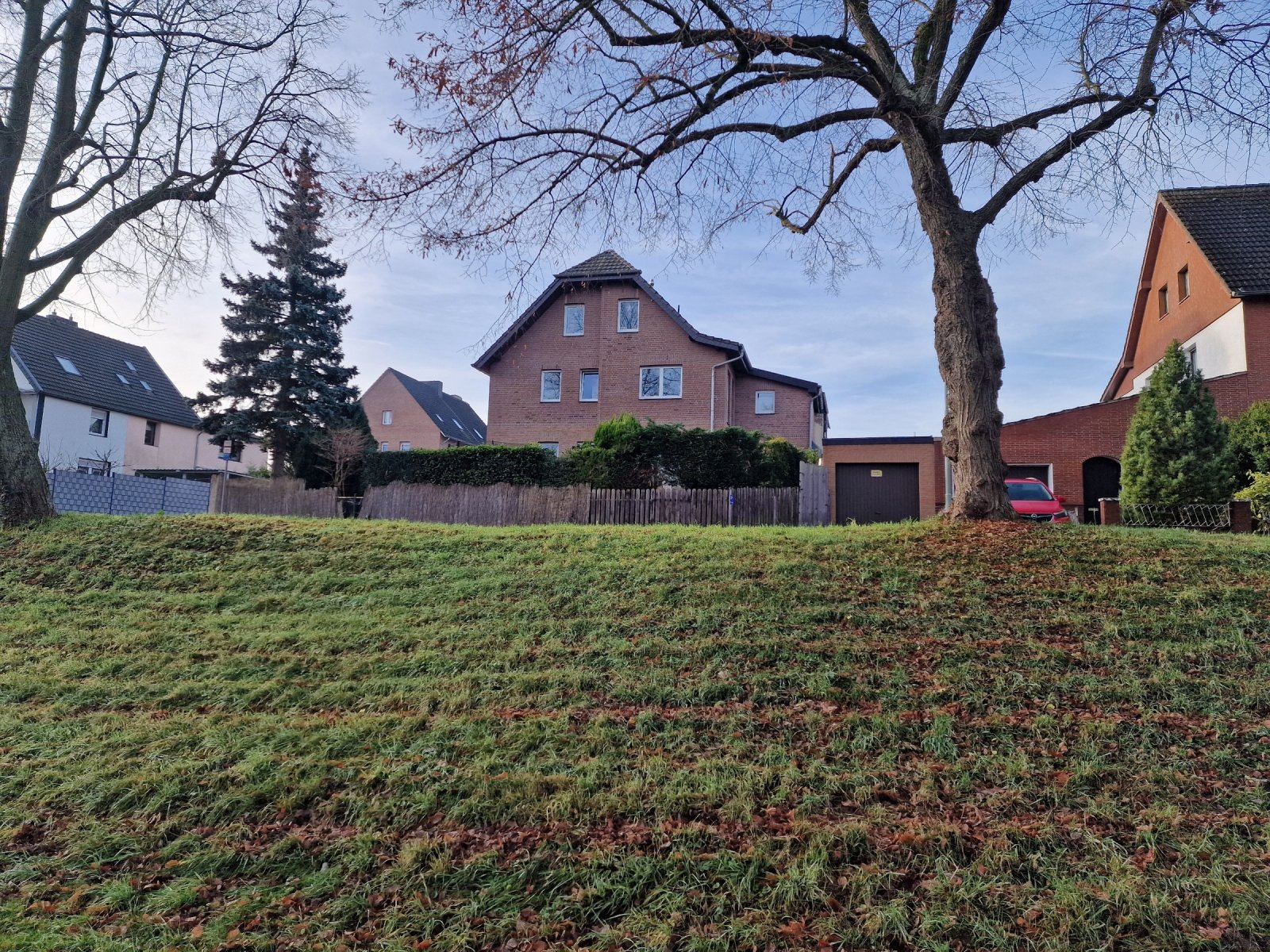 SANREALTY | Zweiparteienhaus mit separaten Eingängen, Garten und Garage in Eschweiler-Pumpe-Stich