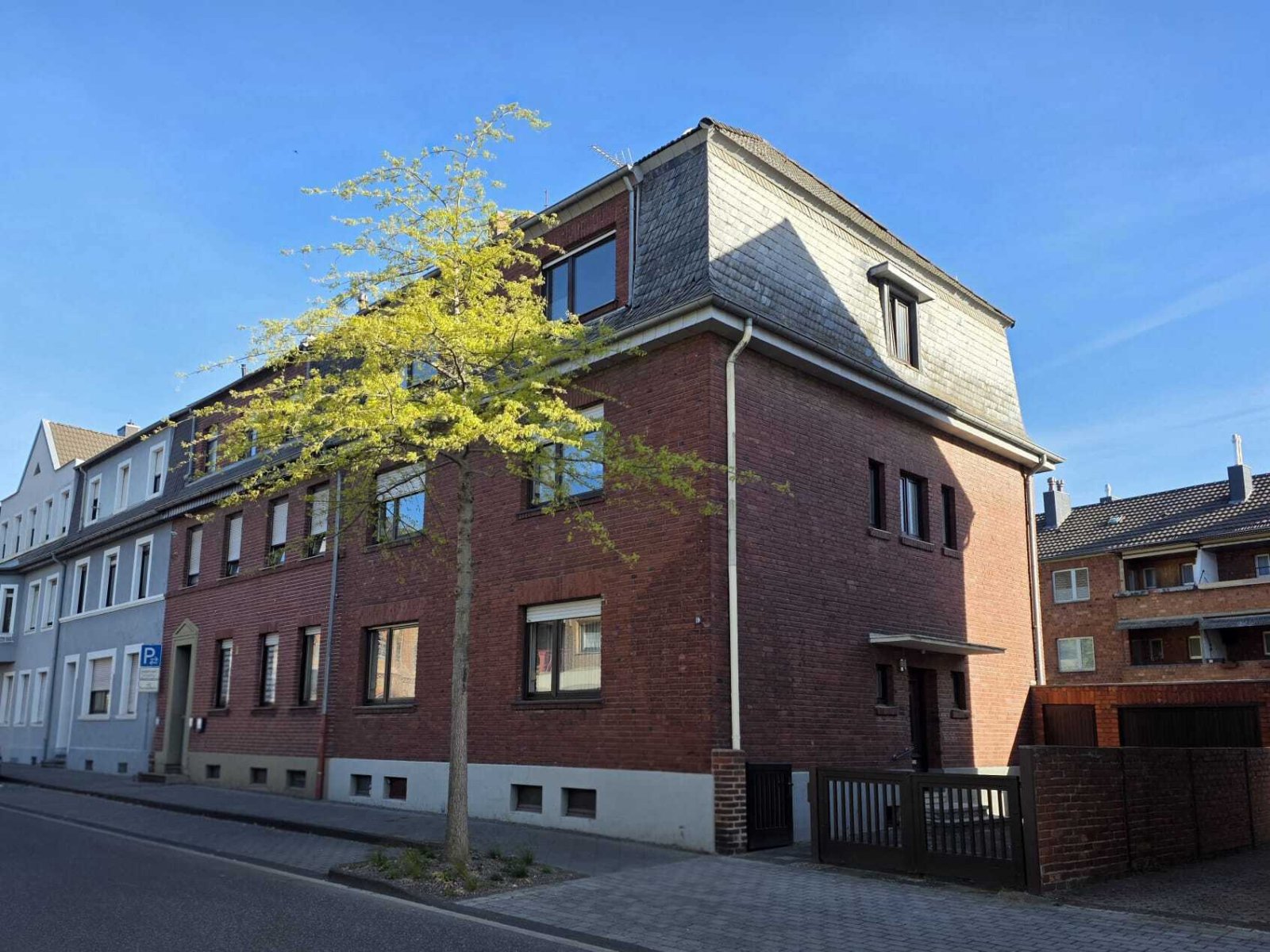 SANREALTY | Vollvermietetes Dreiparteienhaus in einer interessanten, zentralen Lage von Eschweiler