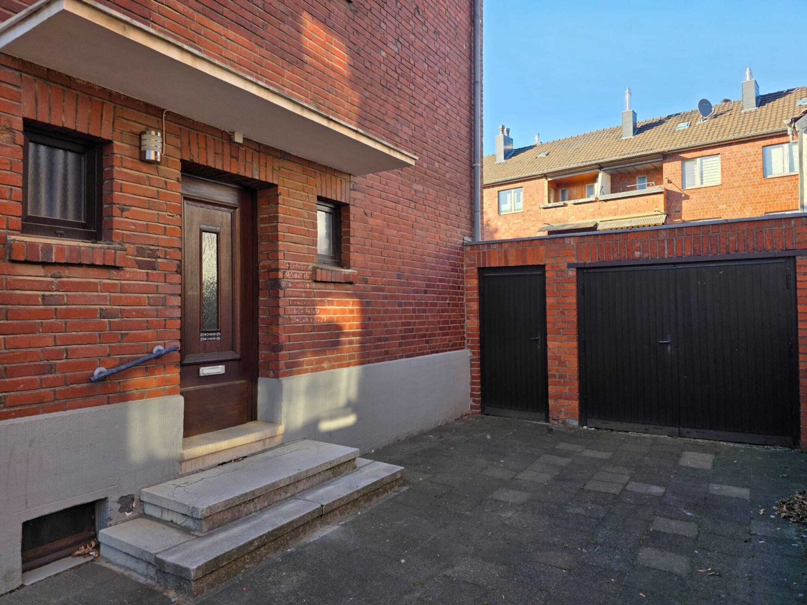 SANREALTY | Vollvermietetes Dreiparteienhaus in einer interessanten, zentralen Lage von Eschweiler