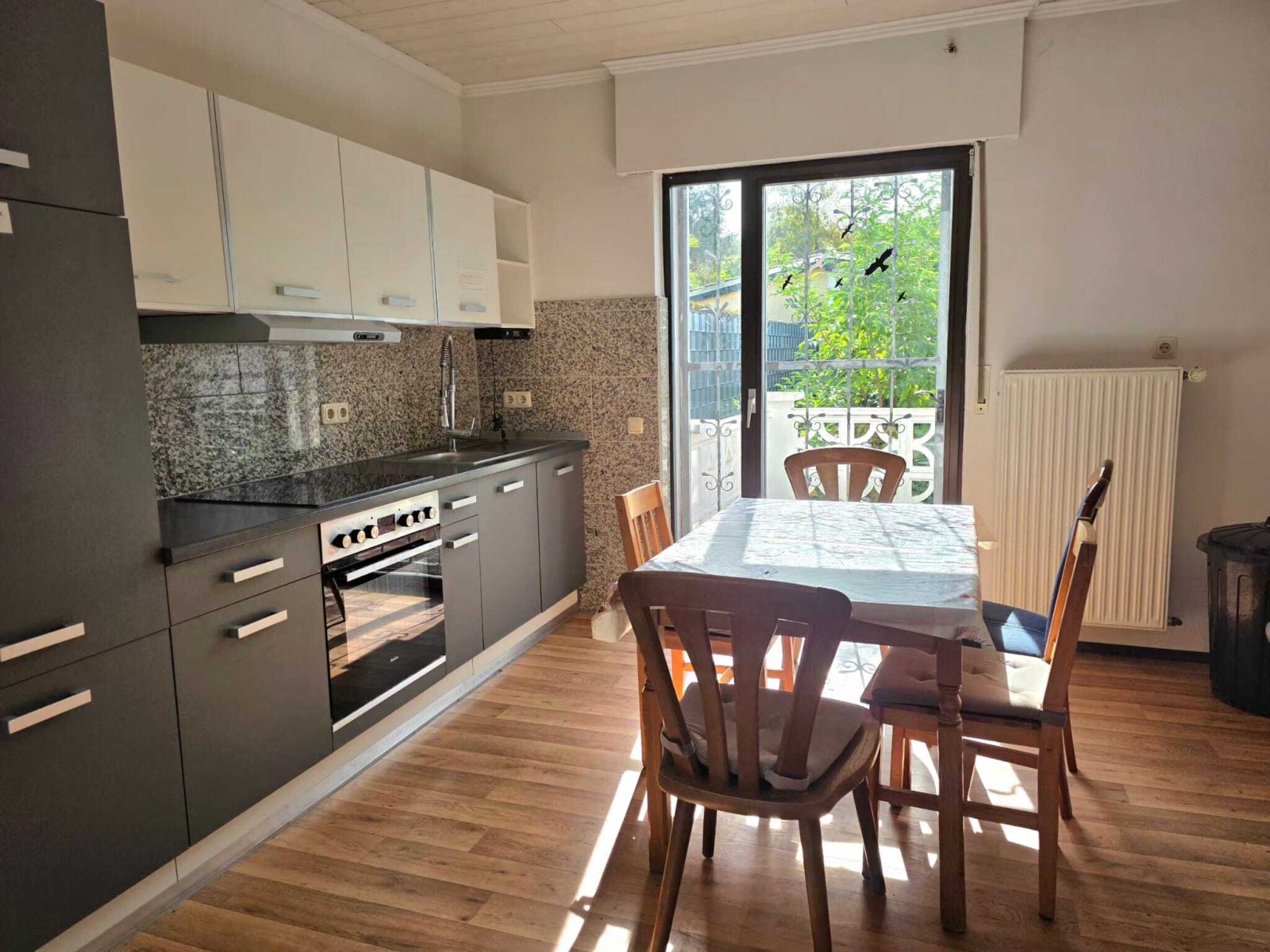 SANREALTY | Beherbergungsbetrieb mit Garten, Garage und Stellplätzen in Eschweiler-Hücheln