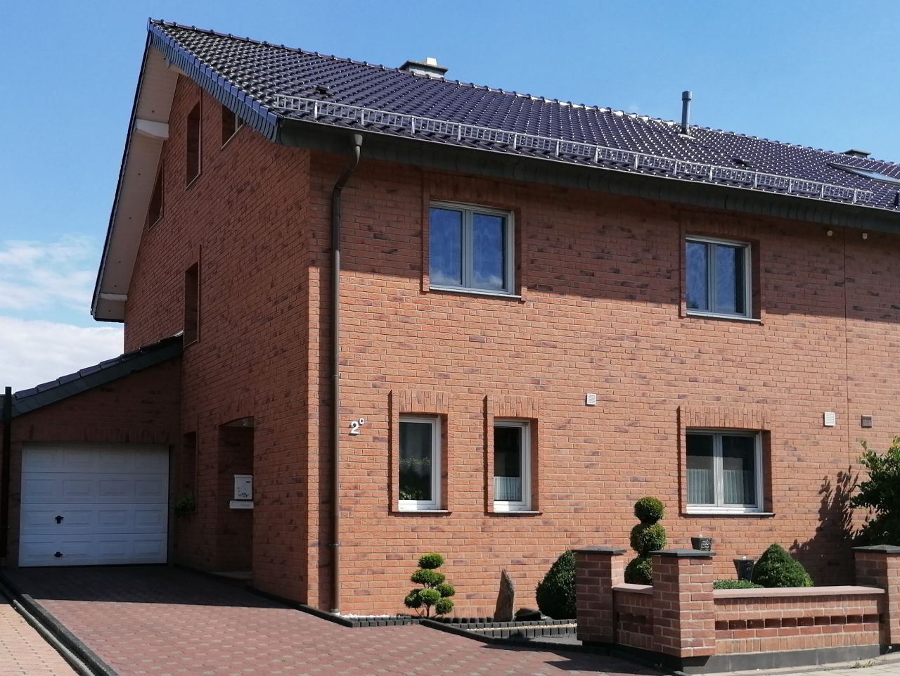 die Vorderansicht mit Garage die Vorderansicht mit Garage