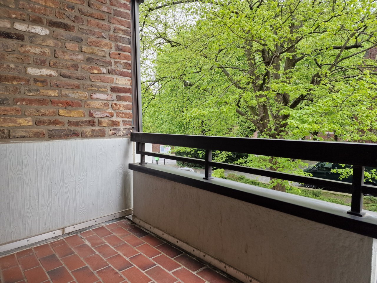der Balkon samt Aussicht der Balkon samt Aussicht