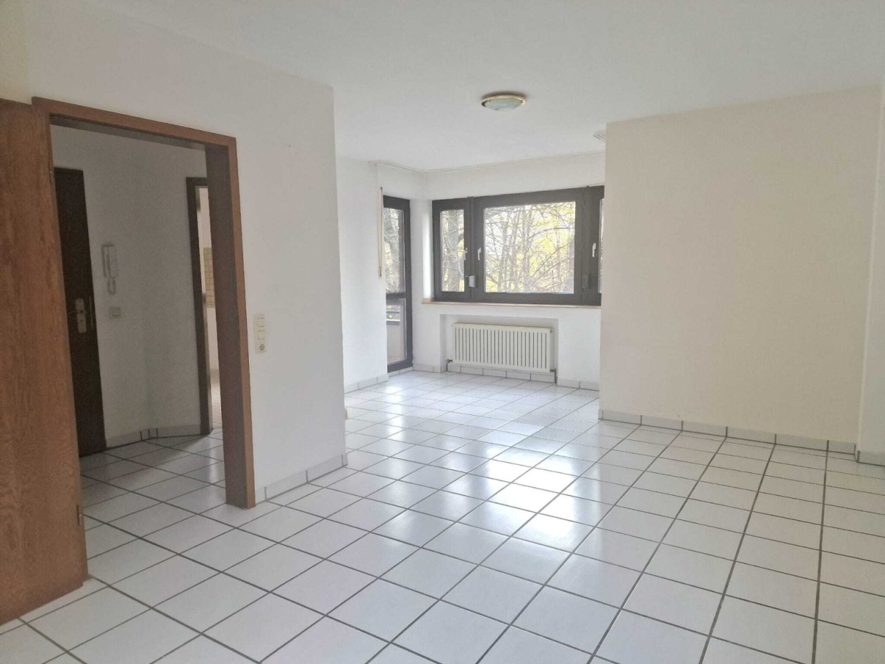 der helle Wohn- und Essbereich der helle Wohn- und Essbereich