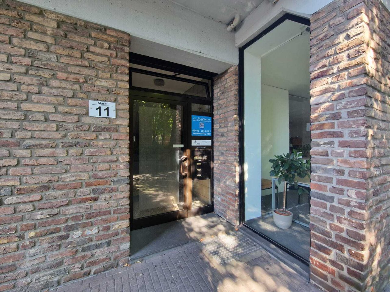 der Hauseingang der Hauseingang