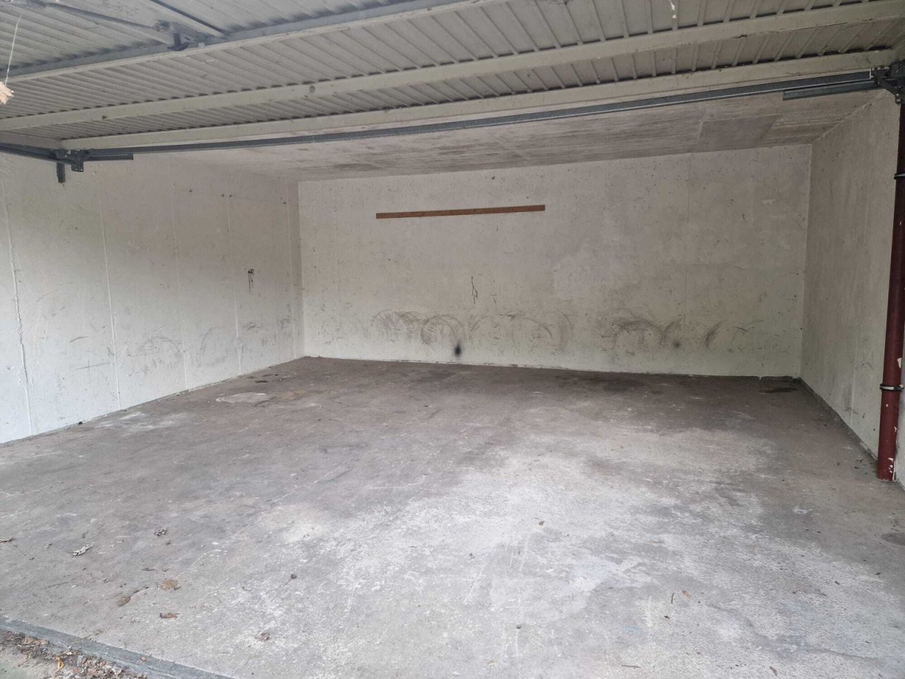 eine der Doppelgaragen